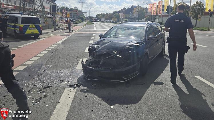 Feuerwehr zu Unfall auf Berliner Ring in Bamberg alarmiert