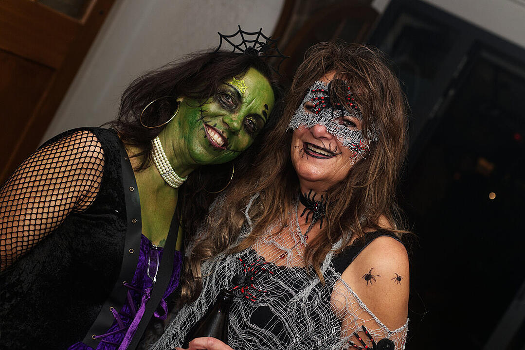 ME & MY (ZOMBIE) GIRLS HALLOWEEN