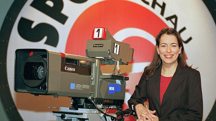 1999 schrieb Anne Will Fernsehgeschichte: Sie war die erste Frau, die die "ARD"-Sportschau moderierte.