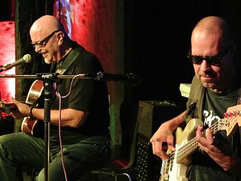 Von der "Blues Company" (von links) Toscho Todorovic und Mike Titre. Foto: Krause