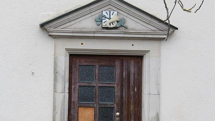 Posthorn über der Tür.