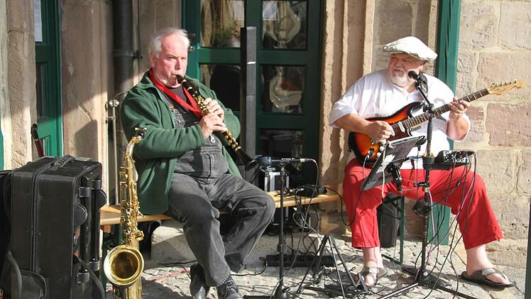 Bernd Meile und Hecy Junold sorgten beim großen Künstlerfest im Langheimer Amtshof für gute Unterhaltung.
