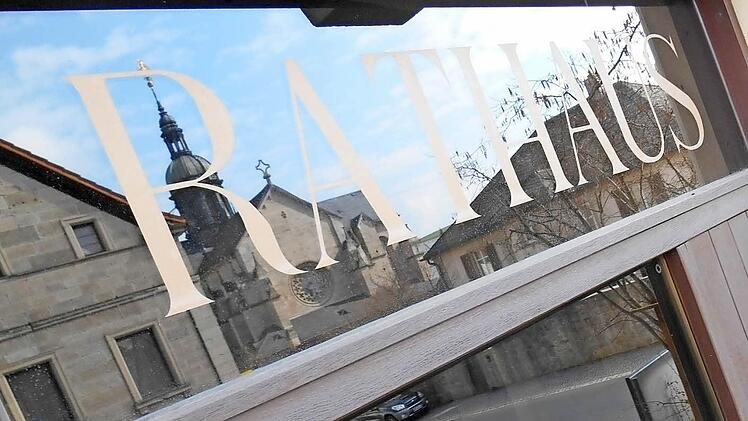 In nicht öffentlicher Sitzung im Ebracher Rathaus wurden die Wogen geglättet. Foto: Walter Hanslok