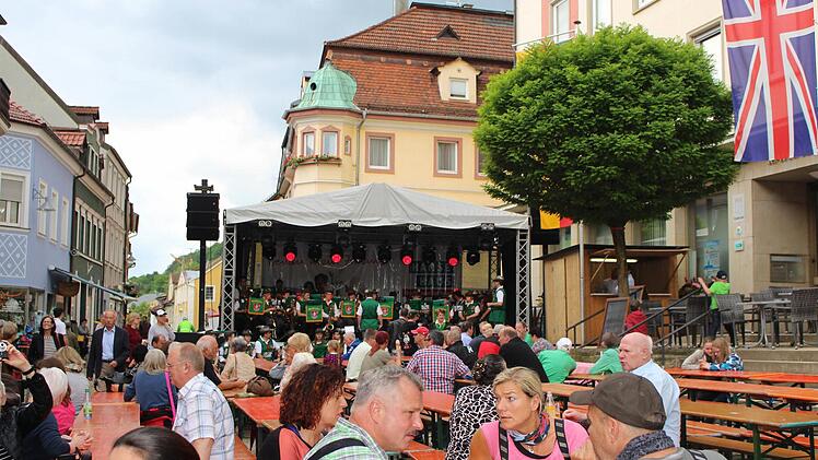 Das 35. Bad Brückenauer Stadtfest wurde am frühen Freitagabend eröffnet. Foto: Julia Raab