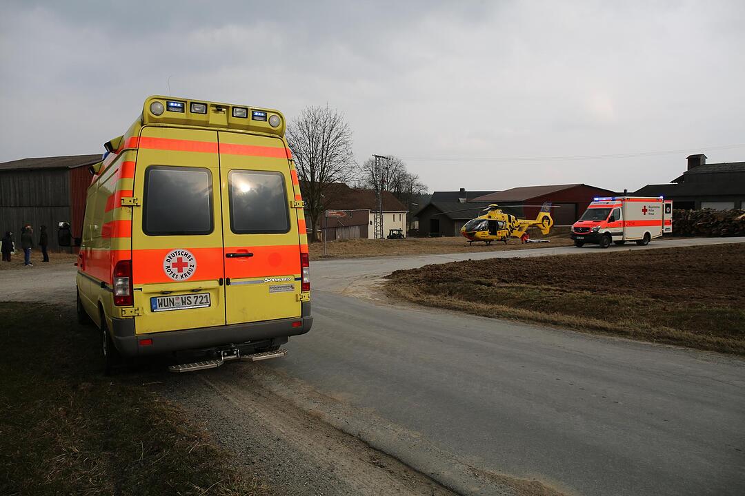 Bauarbeiter stürzt bei Abrissarbeiten in die Tiefe