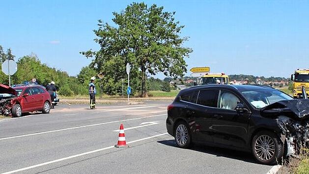Beide Fahrzeuge erlitten einen Totalschaden. Foto: Andreas Scheuerer