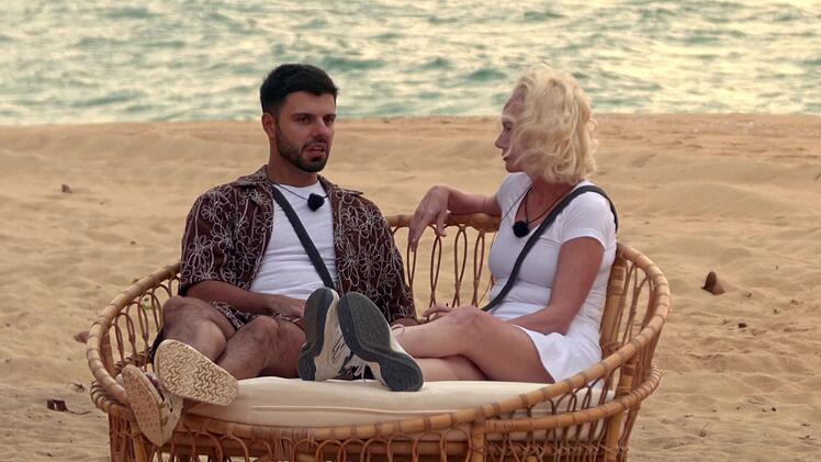 Neu am Beach: die ehemalige"Miss Teaxas", Shawne Fielding-Williams (rechts), und ex-"Prince Charming"-Darsteller Martin Angelo.