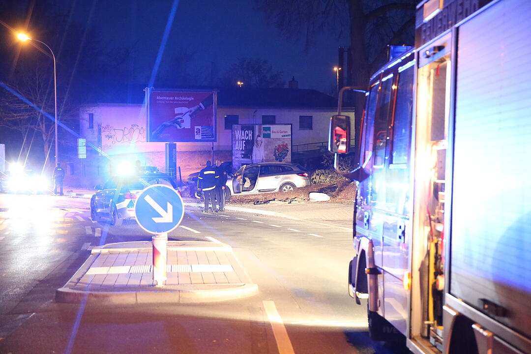 Auto überschlägt sich: Verletzter bei Unfall in Bayreuth