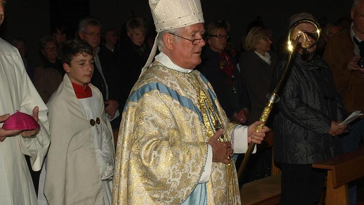 Bischof Friedhelm Hofmann feierte in Oerlenbach den Dankgottesdienst der Retzbach-Wallfahrer mit.