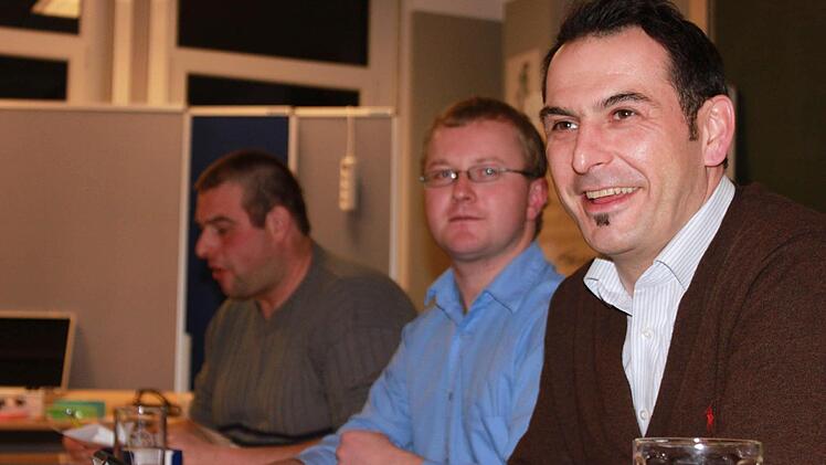 Holger Baunacher (von rechts) und Rainer Kaffer leiteten die Nominierungsversammlung. Foto: Katharina Becht