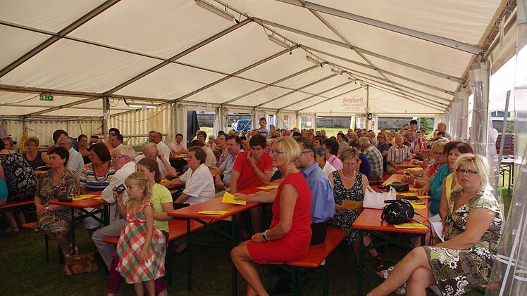 Viele Gäste wohnten der Aufnahme der neuen Mitglieder in die Skapulierbruderschaft am Sonntagnachmittag bei. Foto: Heike Schülein