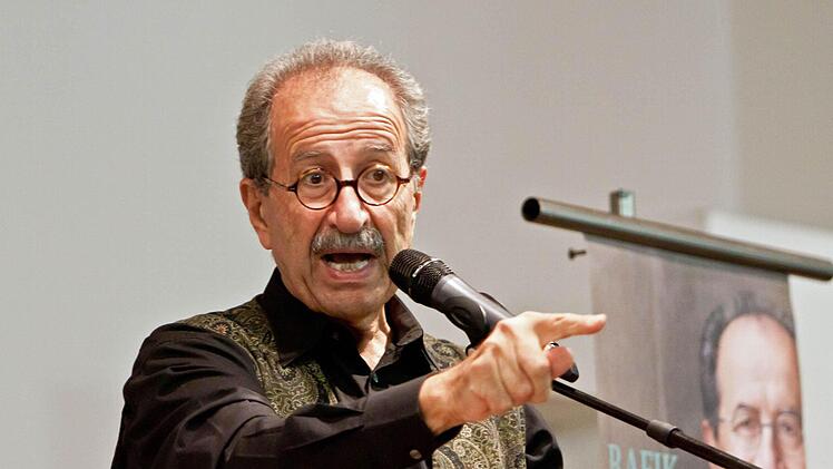 Rafik Schami bei seinem Auftritt im Pfarrsaal von St. Augustin.Foto: Jochen Berger