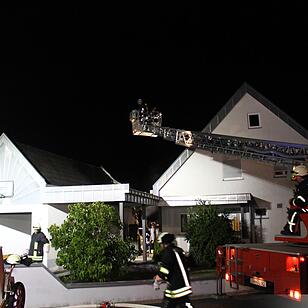 Anbau von Garage in Vollbrand