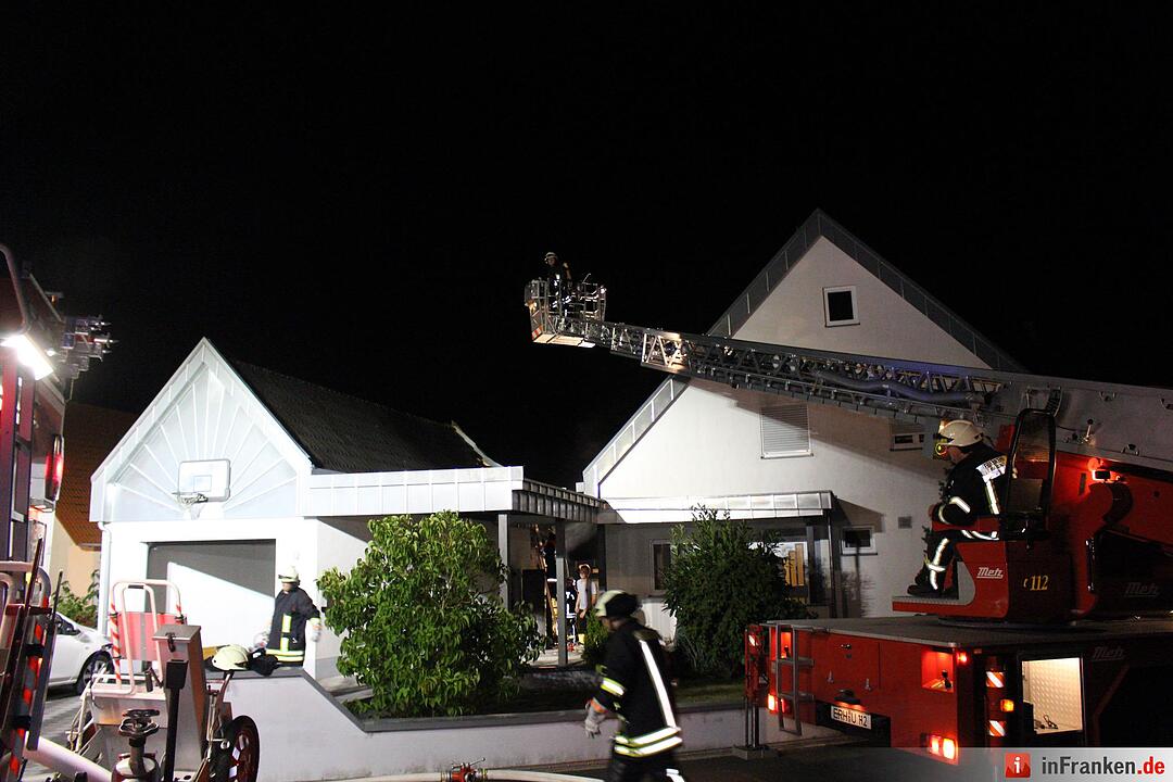 Anbau von Garage in Vollbrand