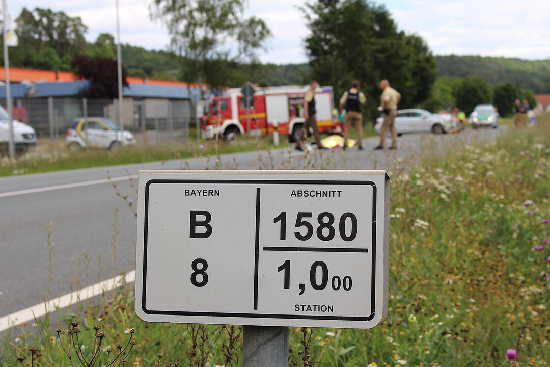 Kreis Neustadt/Aisch: Motorrad kracht ungebremst in Audi – 28-Jähriger stirbt