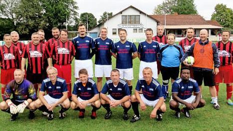 Die "Alten Herren" des FC Schwürbitz und des FC Michelau hatten ihren Spaß beim Kerwa-Gaudispiel. Foto: Horst Habermann