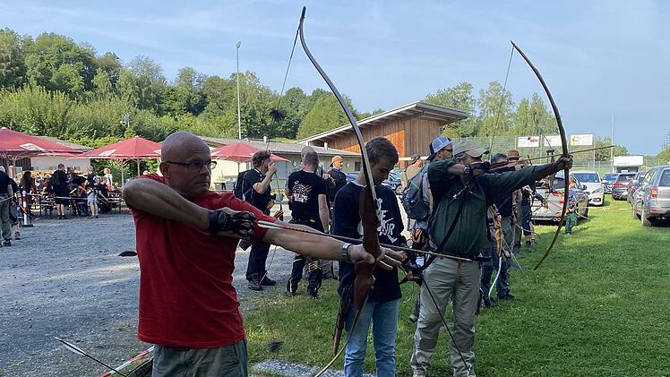 Um 9 Uhr begann das Anschießen der Bogenschützen auf der Anlage in Hettenhausen. Foto: Hans-Peter Ehrensberger