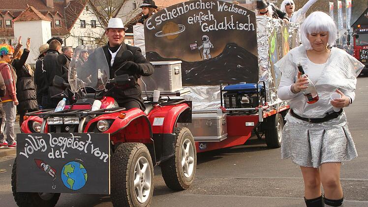 Völlig losgelöst von der Erde die Eschenbacher Weibsen - einfach galaktisch.