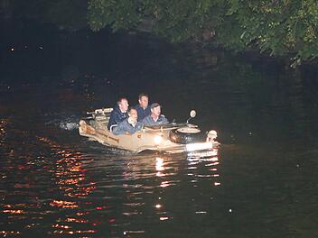 Ein Bild vom vergangenen Jahr: Michael Stoschek mit Begleitern im Schwimmwagen auf der Sandkirchweih.  Foto: RiegerPress