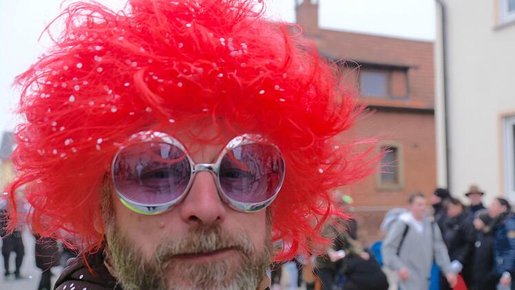 Perücke und Brille genügten, ab ging's zum Fasching.