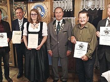 Heinz Irmisch, Alexander Tritthart, Sonja Ackermann, Günter Rüdiger, Rudolf Pulz und Robert Malter (v. l.) bei den Ehrungen Fotos: Richard Sänger