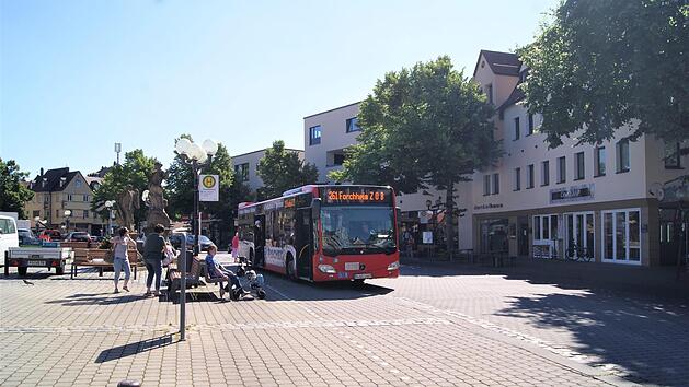 Über das neue ÖPNV-Haltstellenkonzept für den Paradeplatz wurde am Donnerstag im Stadtrat entschieden.  Fotos: Lucie Homann