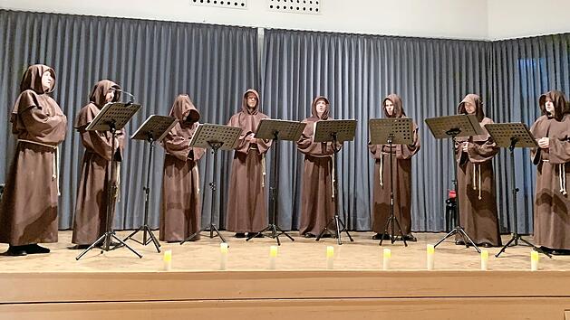 In Mönchskutten in der Musikakademie: The Gregorian Voices"