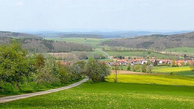 Eine Landschaft, in der man sich wohlfühlen kann (oberhalb von Burkheim) Foto: Günter Reinlein