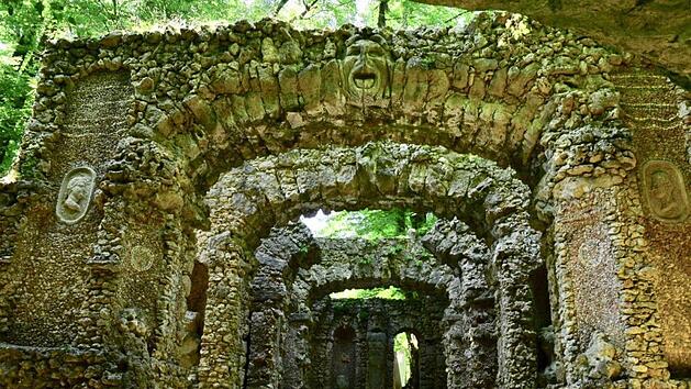 Der Felsengarten Sanspareil ist ein im 18. Jahrhundert erstellter englischer Landschaftsgarten im Landkreis Kulmbach. Foto: Angeleye1971/infrankenpix.de