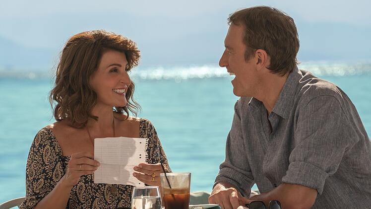 Nia Vardalos (mit John Corbett) schrieb das Drehbuch, f&uuml;hrte Regie und spielt in "My Big Fat Greek Wedding - Familientreffen" auch wieder eine Hauptrolle.