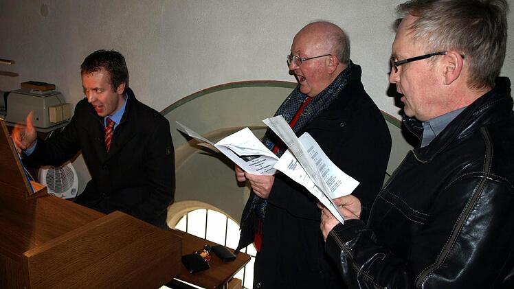 Es sangen Ralf Hofmann, sein Vater Erich Hofman und der Organist von Ziegelanger Dieter Markl (von links).