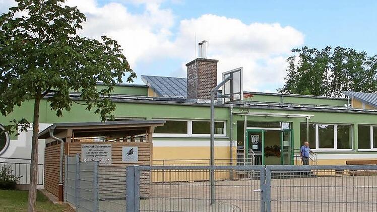 Lehrer und Eltern klagen &uuml;ber beengte Platzverh&auml;ltnisse in der Schule in Lichteneiche. Fotos: RiegerPress