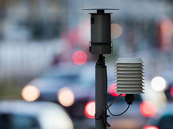 Die Deutsche Umwelthilfe verklagt Bayern auf saubere Luft in Nürnberg. Auch Dieselfahrverbote sind im Gespräch. Symbolfoto: Rolf Vennenbernd/dpa