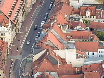 Die Lange Straße ist eine der schönsten Straßen Bambergs: Doch bleibt sie auch in Zukunft eine Hauptverkehrsachse ? Oder kommt es zur Verkehrsberuhigung?