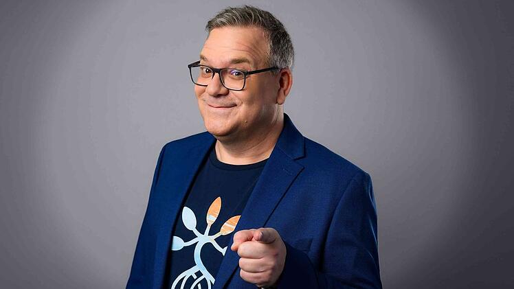 Elton würde gerne beim Dschungelcamp mitmachen, doch er darf nicht.