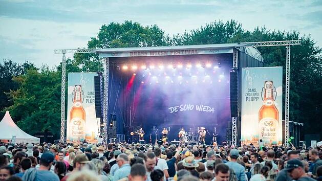 FESTIVALBESUCHER HAUPTB&Uuml;HNE