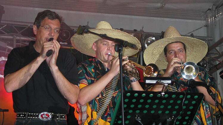 Beim Auftritt von Bobby Beer wieder dabei: Die Trompetenspieler Heiko Sauer und Martin Schmitt. Foto: Heike Beudert/ Archiv