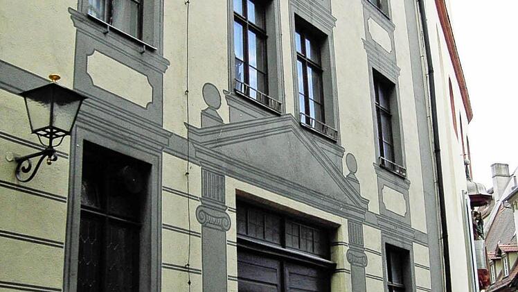 So sah der Eingang vor der Sanierung aus - das historische Holzportal.  Foto: Rinklef