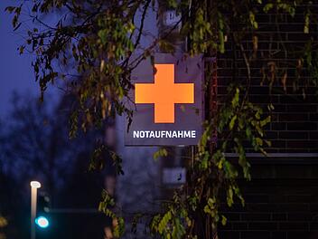 Zwei Tote nach Autounfall - achtj&auml;hriges Kind leicht verletzt