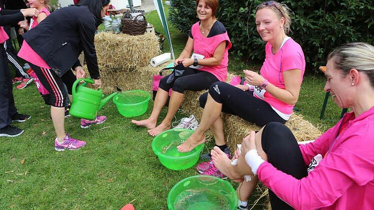 Ein kühles Kräuterbad lässt die Strapazen vergessen. Fotos: Barbara Herbst