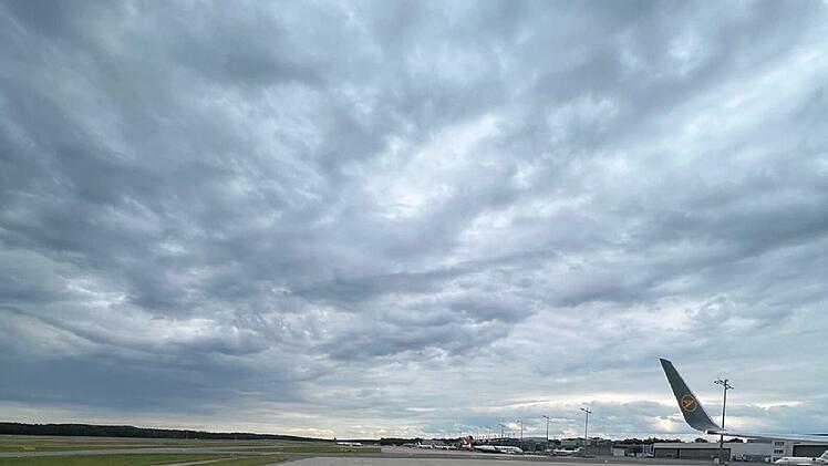 Flughafen Nürnberg: Flugzeug nach Mallorca bricht Startvorgang ab - Passagier erlebt "Horror-Trip"