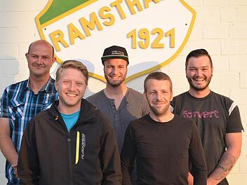 Die neue Vorstandschaft v. li. 2. Vorsitzender Matthias Höver, Schriftführer Steven Späth, Schatzmeister Timo Kaiser, 1. Vorsitzender Stefan Six und Schatzmeister Mirko Kaiser Foto: Andreas Lomb