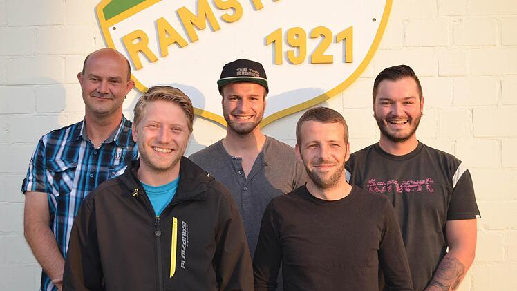 Die neue Vorstandschaft v. li. 2. Vorsitzender Matthias Höver, Schriftführer Steven Späth, Schatzmeister Timo Kaiser, 1. Vorsitzender Stefan Six und Schatzmeister Mirko Kaiser Foto: Andreas Lomb