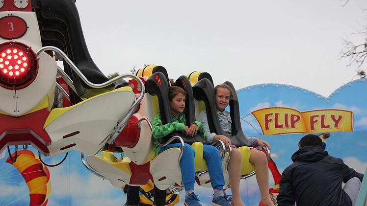Bild 3: Die beiden Elfjährigen haben sich in den "Flip Fly" getraut.