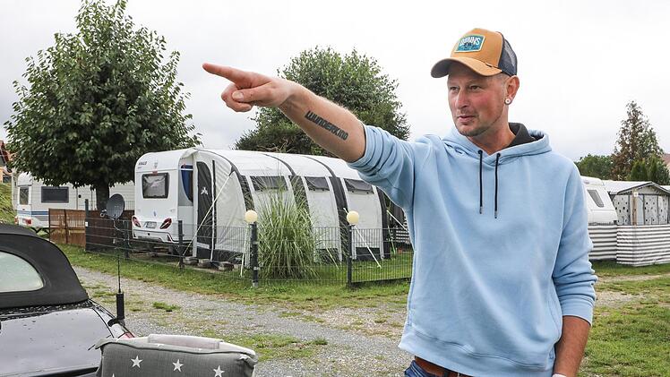 Hier geht's lang! Nachwuchs-Dauercamper Marco Bayer kennt sich aus.Foto: Barbara Herbst