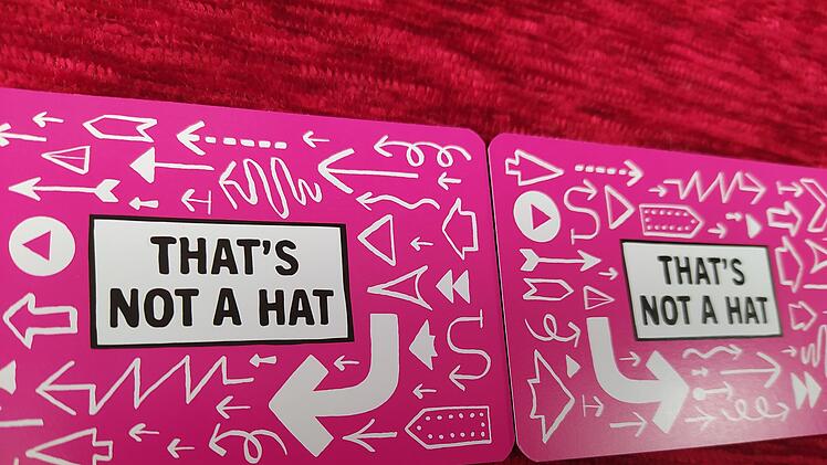 Spiele-Test 'That's not a hat': verblüffend-geniales Party-Kartenspiel