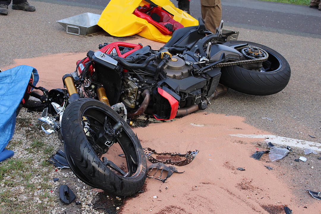 Mit Traktor kollidiert: Motorradfahrer stirbt im Gemeindebereich Engelthal