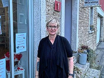 Kerstin Wirsing hat seit fast einem Jahr kaum noch Einnahmen. Jetzt überlegt sie, das geerbte Haus zu verkaufen und als Mieterin weiter zu nutzen, damit sie ihr Reisebüro weiter betreiben kann.
