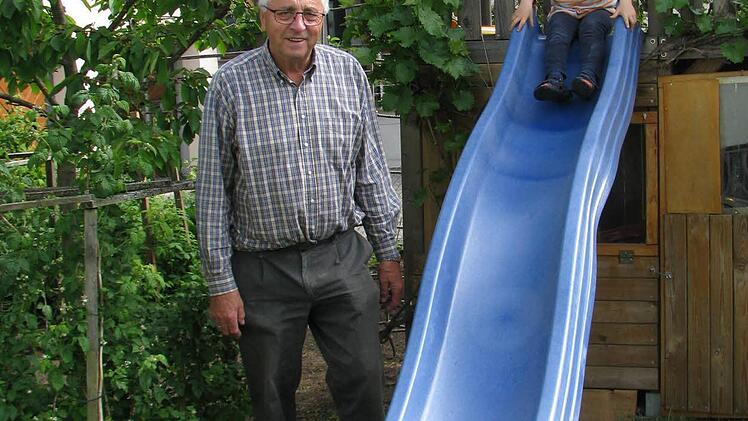 Das "Sonnenland" von Röbersdorf wird bestreikt, doch Großvater Theo Dietz hat Zeit für seinen Enkel Magnus.