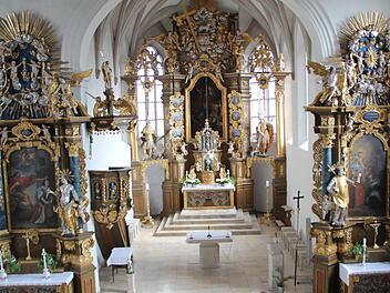 Prachtvoll, lichtdurchflutet  und figurenreich: der Chorraum der MarienkapelleFotos: Eckehard Kiesewetter